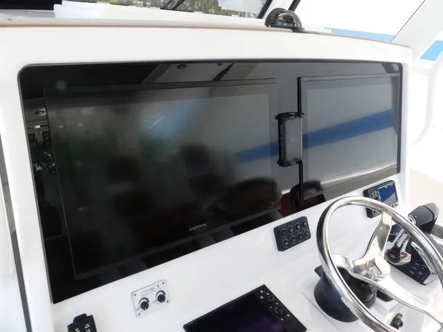 Slide: The Image of Twin Vee 400 GFX2 2026 - 18