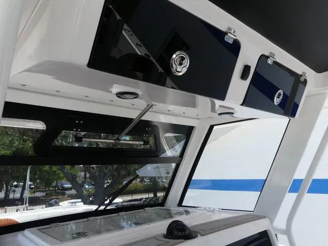 Slide: The Image of Twin Vee 400 GFX2 2026 - 20