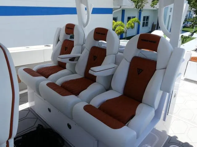 Slide: The Image of Twin Vee 400 GFX2 2026 - 22