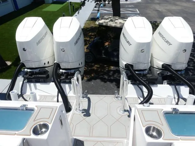 Slide: The Image of Twin Vee 400 GFX2 2026 - 26