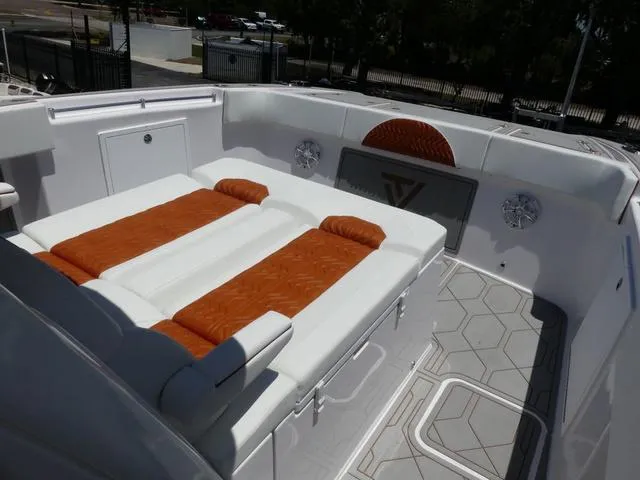 Slide: The Image of Twin Vee 400 GFX2 2026 - 30