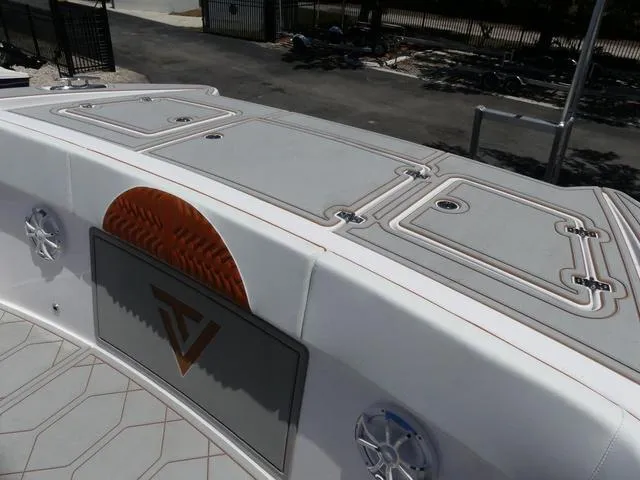 Slide: The Image of Twin Vee 400 GFX2 2026 - 31