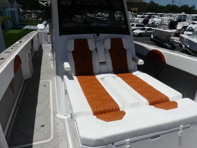 Slide: The Image of Twin Vee 400 GFX2 2026 - 32