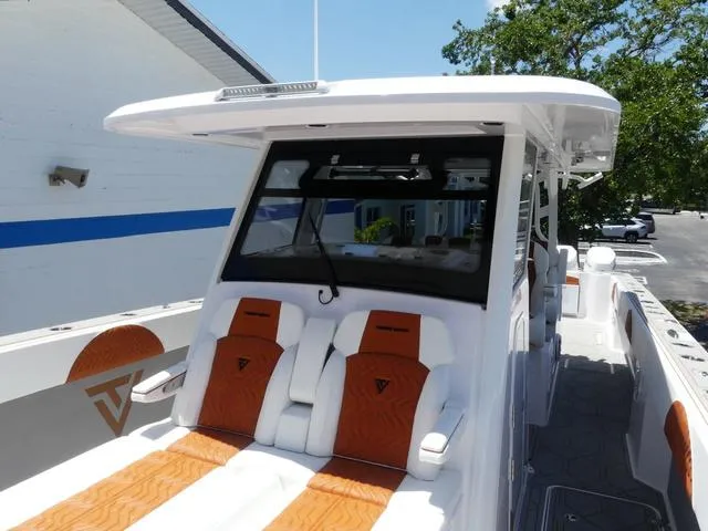 Slide: The Image of Twin Vee 400 GFX2 2026 - 33