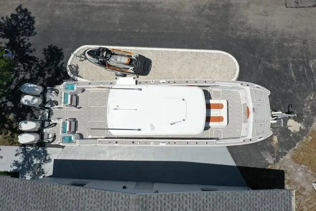 Slide: The Image of Twin Vee 400 GFX2 2026 - 4