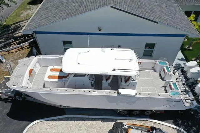 Slide: The Image of Twin Vee 400 GFX2 2026 - 40