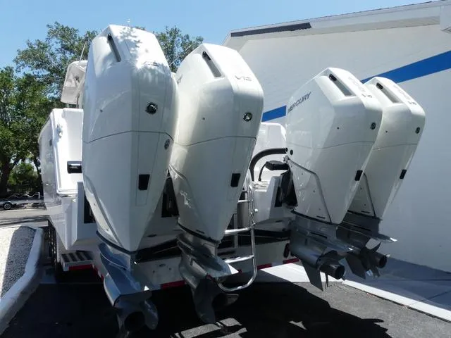 Slide: The Image of Twin Vee 400 GFX2 2026 - 6