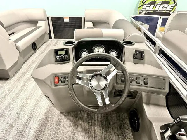 Slide: The Image of Bennington S Fish 22 SS 2025 - 5