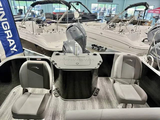 Slide: The Image of Bennington S Fish 22 SS 2025 - 7