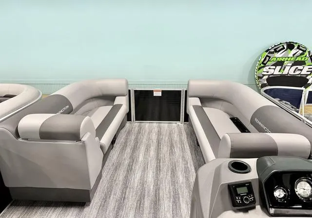 Slide: The Image of Bennington S Fish 22 SS 2025 - 9