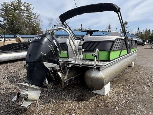 Slide: The Image of Crest 230 Caliber SLC 2016 - 7