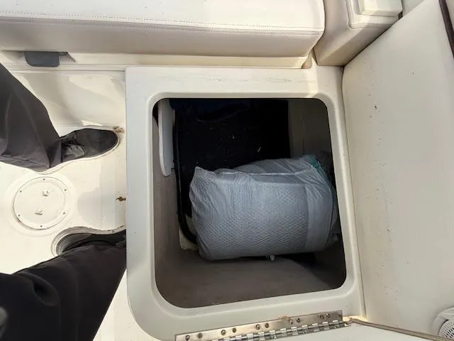 Slide: The Image of Sea Ray 240 Sundancer 2011 - 10