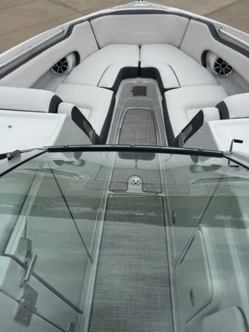 Slide: The Image of Crownline Boats 270 XSS 2025 - 5