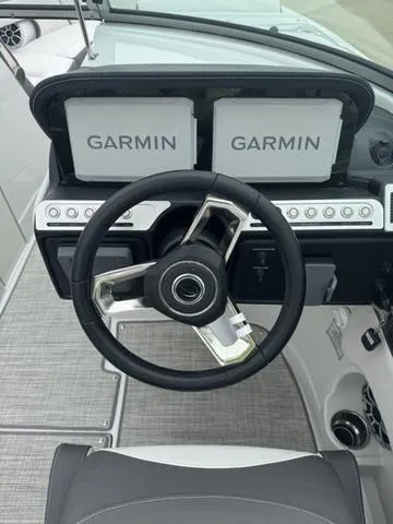 Slide: The Image of Crownline Boats 270 XSS 2025 - 6