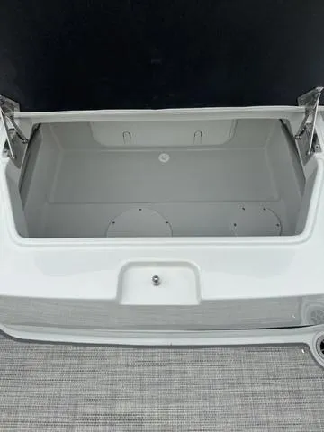 Slide: The Image of Crownline Boats 270 XSS 2025 - 9