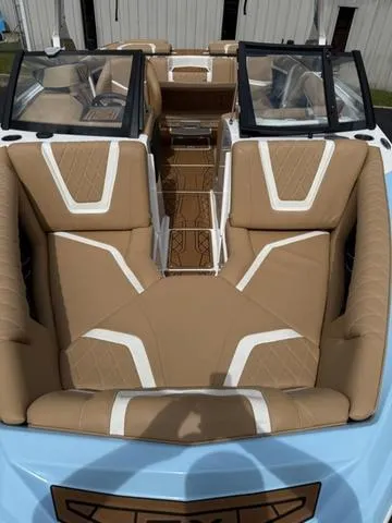 Slide: The Image of Tigé 21ZX 2021 - 4