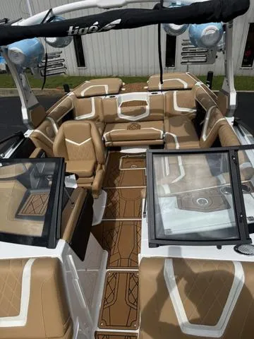 Slide: The Image of Tigé 21ZX 2021 - 8