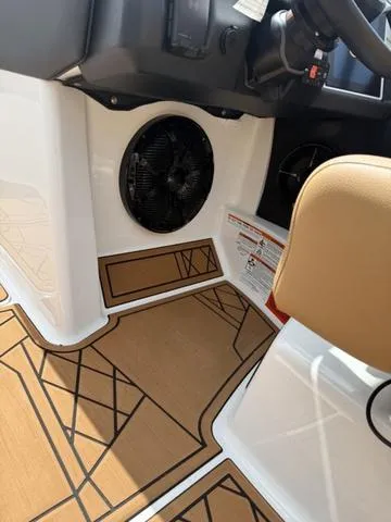 Slide: The Image of Tigé 21ZX 2021 - 9