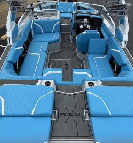 Slide: The Image of Tigé 22RZX 2025 - 3