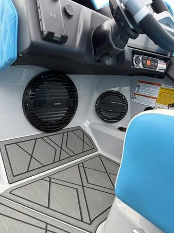 Slide: The Image of Tigé 22RZX 2025 - 9