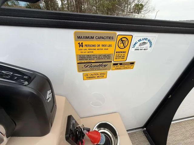 Slide: The Image of Bentley Pontoons 200 Legacy Swingback 2025 - 10