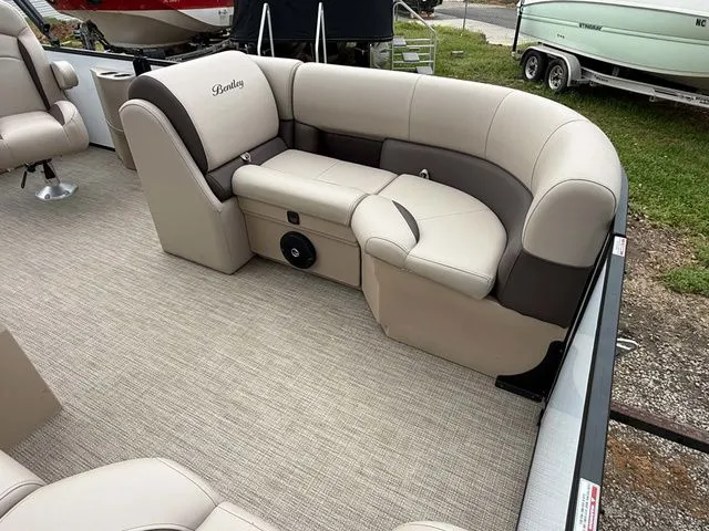 Slide: The Image of Bentley Pontoons 200 Legacy Swingback 2025 - 16