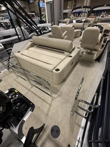 Slide: The Image of Bentley Pontoons 200 Legacy Swingback 2025 - 2