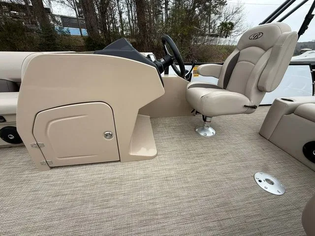 Slide: The Image of Bentley Pontoons 200 Legacy Swingback 2025 - 20