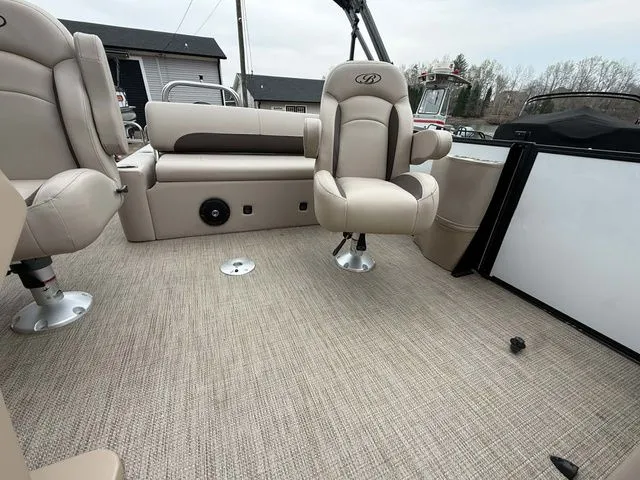 Slide: The Image of Bentley Pontoons 200 Legacy Swingback 2025 - 21