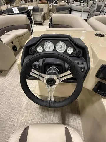 Slide: The Image of Bentley Pontoons 200 Legacy Swingback 2025 - 5