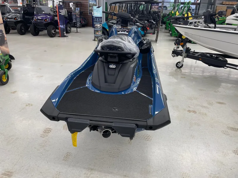 Slide: The Image of 2025 Yamaha WaveRunner VX Cruiser HO in showroom, rear view. - 6