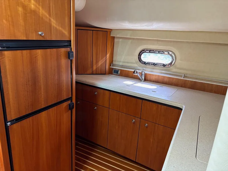 Slide: The Image of Tiara 4300 Sovran 2008 - 14