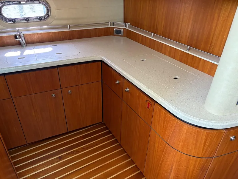 Slide: The Image of Tiara 4300 Sovran 2008 - 16