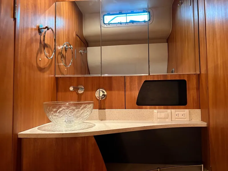 Slide: The Image of Tiara 4300 Sovran 2008 - 21