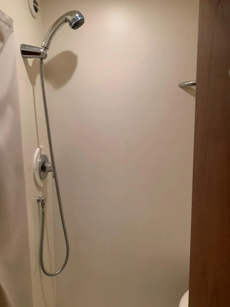 Slide: The Image of Tiara 4300 Sovran 2008 - 24