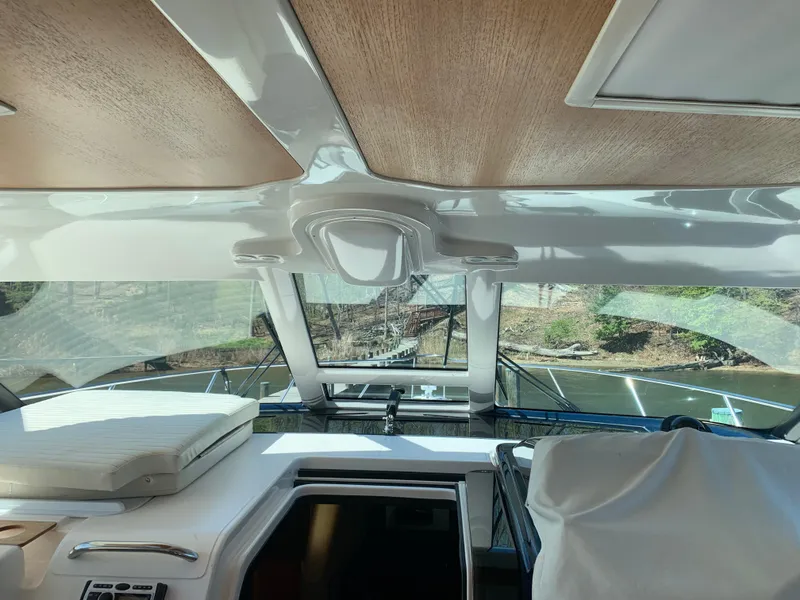 Slide: The Image of Tiara 4300 Sovran 2008 - 25