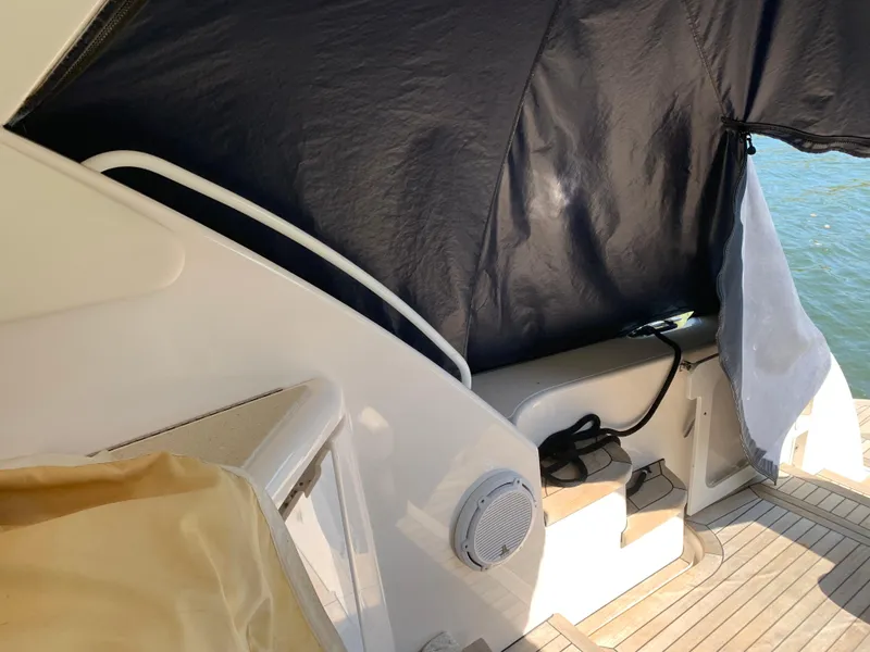 Slide: The Image of Tiara 4300 Sovran 2008 - 32