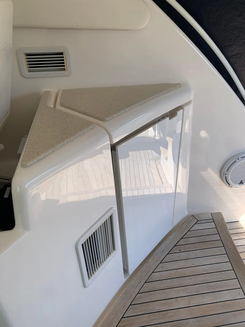 Slide: The Image of Tiara 4300 Sovran 2008 - 33