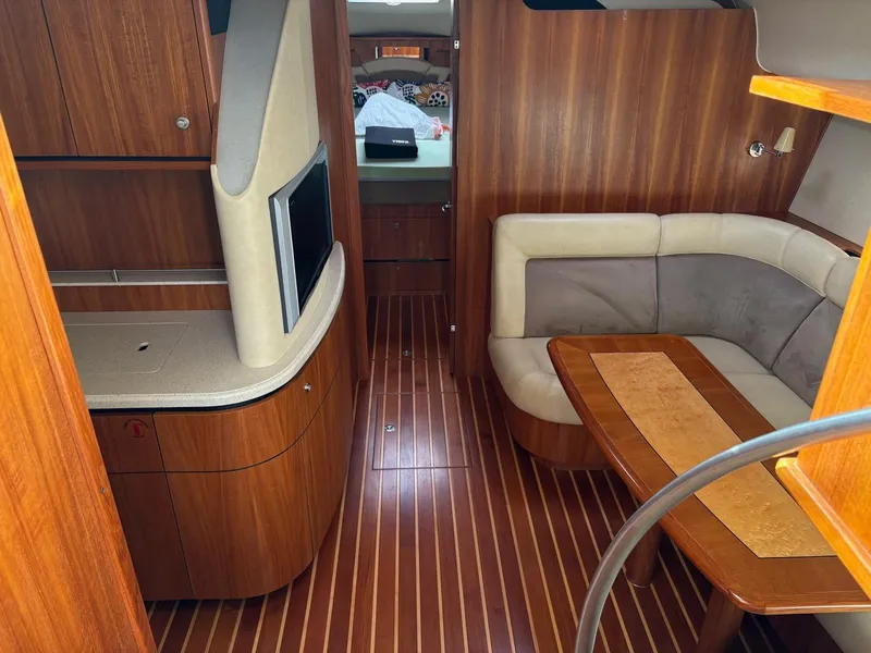 Slide: The Image of Tiara 4300 Sovran 2008 - 5