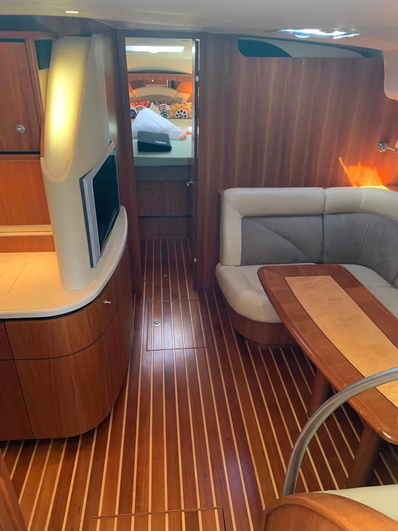 Slide: The Image of Tiara 4300 Sovran 2008 - 6