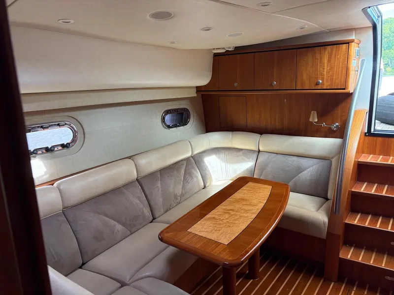 Slide: The Image of Tiara 4300 Sovran 2008 - 8