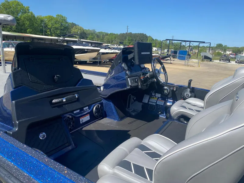 Slide: The Image of 2022 Nitro Z21 XL Pro boat interior with gray seats and modern dashboard. - 7