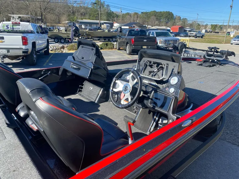 Slide: The Image of 2023 Nitro Z21 XL Pro boat interior with steering wheel and dashboard, parked outdoors. - 7