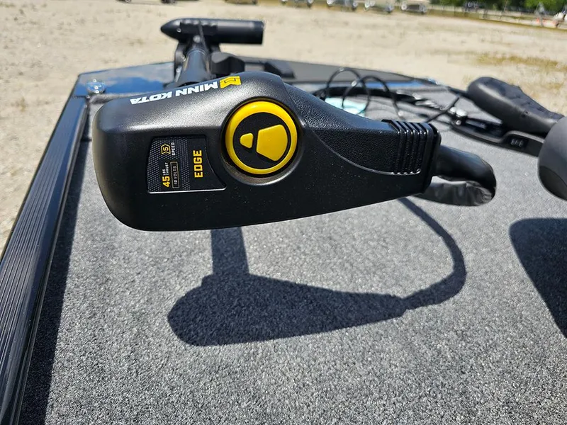 Slide: The Image of 2025 Tracker Bass Tracker Classic XL with Minn Kota Edge trolling motor. - 19