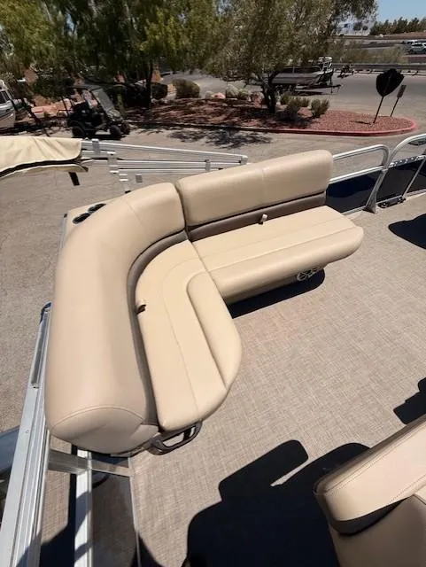 Slide: The Image of 2025 Sun Tracker Bass Buggy 16 XL Select pontoon boat with beige seating. - 9