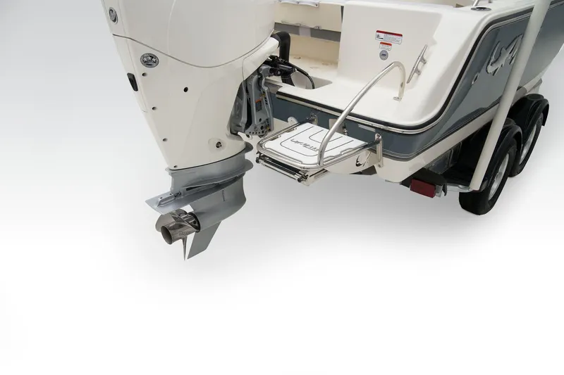 Slide: The Image of Mako 214 Center Console 2024 - 96