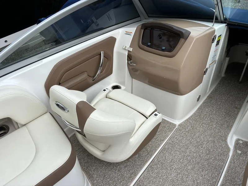 Slide: The Image of 2014 Chaparral 224 Sunesta boat interior with beige and white seating and dashboard. - 31