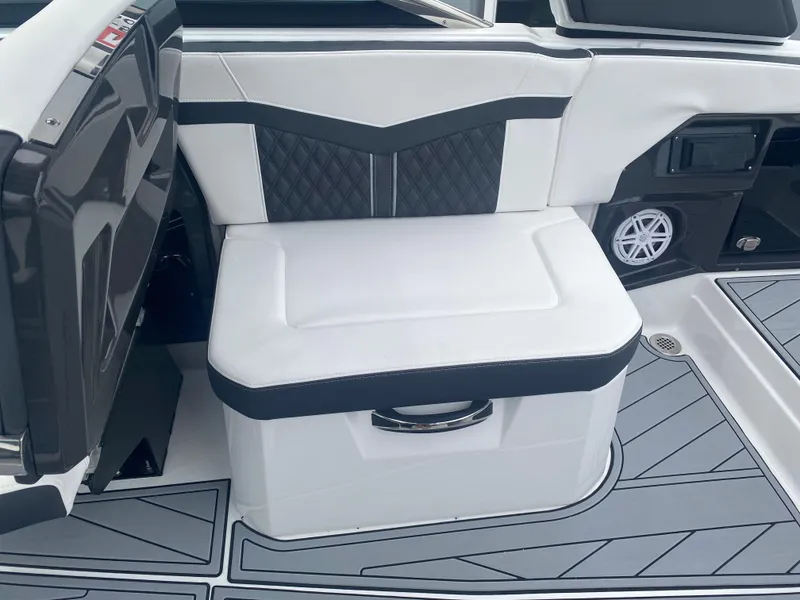 Slide: The Image of 2025 Monterey 278 Super Sport boat interior with white and black seating and modern design. - 16
