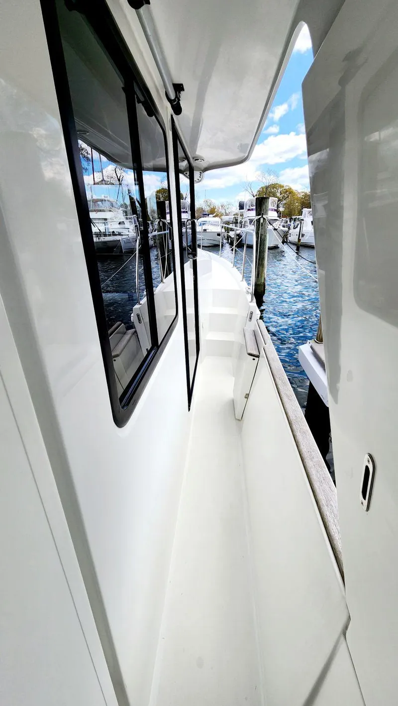 Slide: The Image of Beneteau Swift Trawler 34 2011 - 10