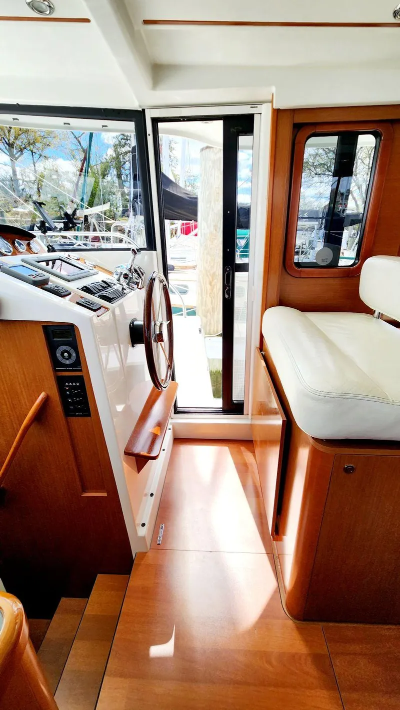 Slide: The Image of Beneteau Swift Trawler 34 2011 - 41